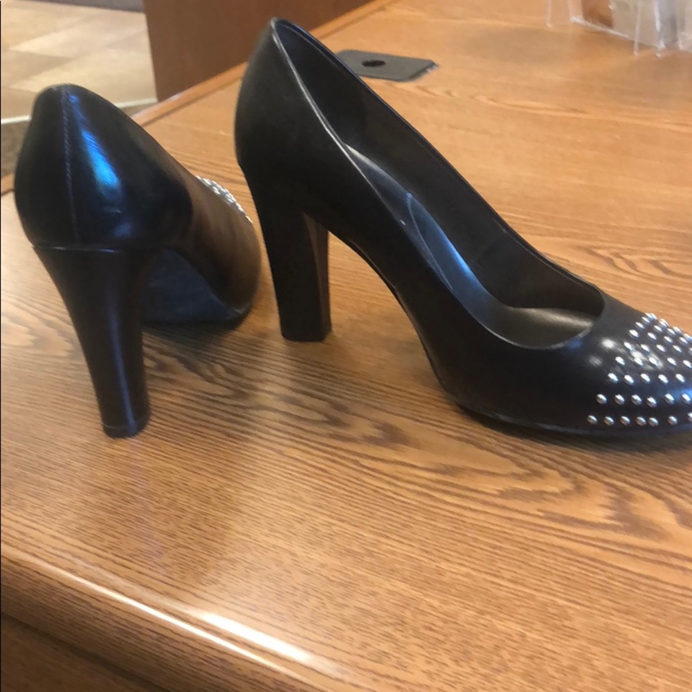 Shoes - Picture 2 of 4
